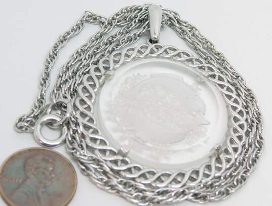Vintage Crown Trifari Silvertone Pisces Fish Zodiac Intaglio Glass Braided Circle Pendant Chain Necklace 23.6g image number 6