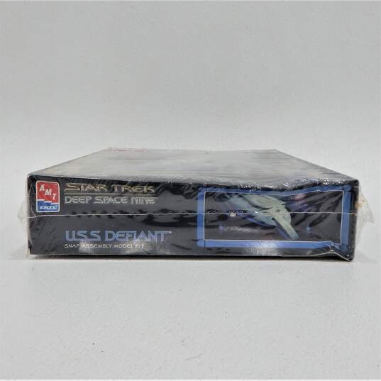 1996 AMT Star Trek Deep Space Nine U.S.S. Defiant Snap Model Kit #8255 Sealed image number 4