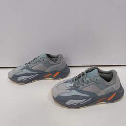 Men's Blue Tennis Shoes Size 7 alternative image