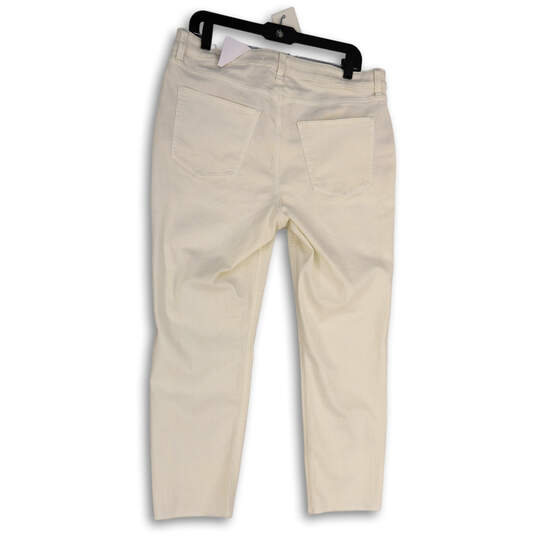 NWT Womens White Denim Light Wash Pockets Straight Leg Jeans Size 16 image number 2
