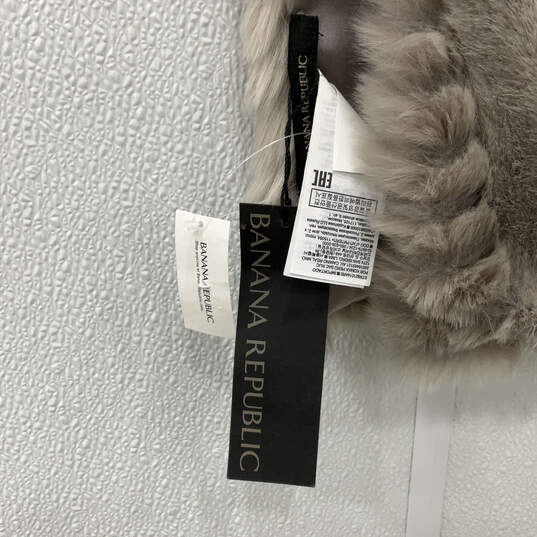 NWT Womens Gray Fur Trim Collared Rectangle Fashionable Wrap Scarf One Size image number 5