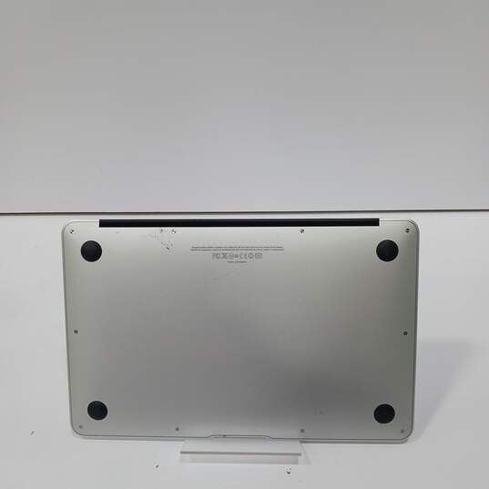 Apple MacBook Air A1370 Laptop (Mid-2011) image number 4