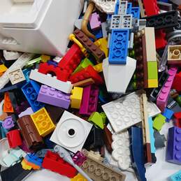 6 Lb. Bundle Of Assorted Lego Building Bricks, Pieces & parts alternative image