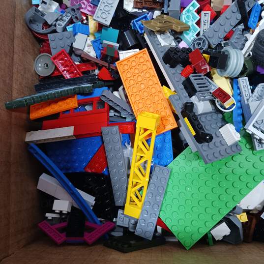 9.0lbs. of Assorted LEGO Building Bricks image number 4