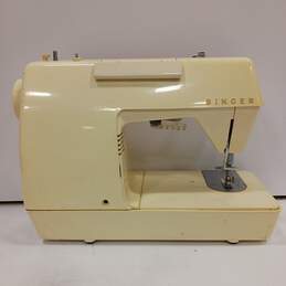 Vintage Singer Genie 353 Sewing Machine alternative image