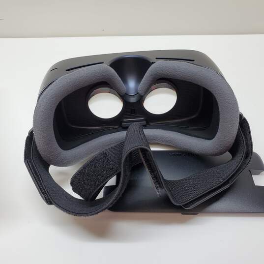 Oculus Samsung Gear VR Model SM-R323 -For Parts or Reapir image number 4