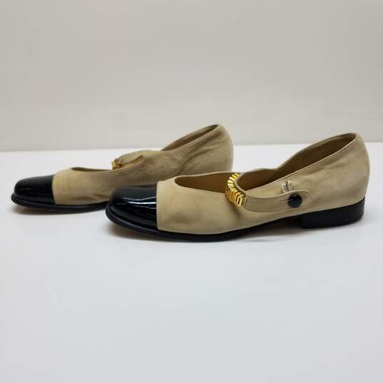 AUTHENTICATED Moschino Beige Suede Black Patent Leather Cap Toe Mary Janes Size 36 image number 2
