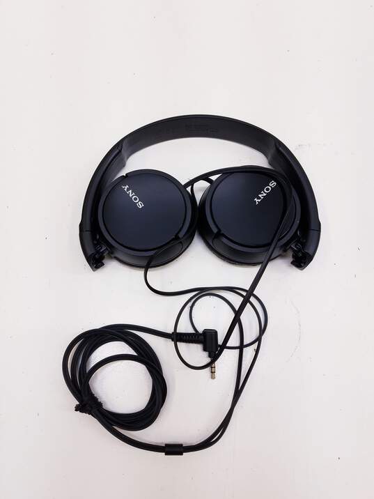 Bundle of 2 Mixed Brand Headphones image number 13
