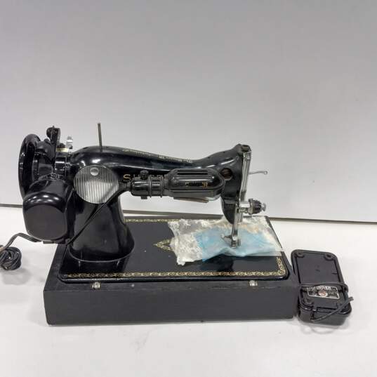 Vintage Singer Sewing Machine with Accessories & Foot Pedal image number 2