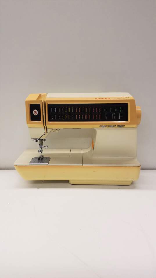 Singer Touch-Tronic 2010 Memory Sewing Machine image number 2