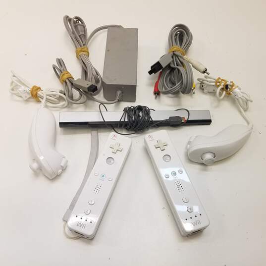 Nintendo Wii Console W/ Accessories image number 7