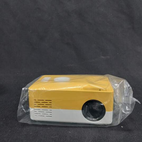 Portable Led Mini Projector Model J15 Pro IOB image number 3
