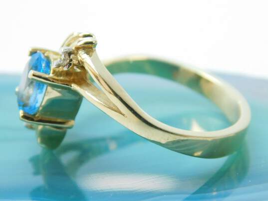 14K Yellow Gold Oval Blue Topaz 0.03 CTTW Diamond Ring 4.0g image number 3