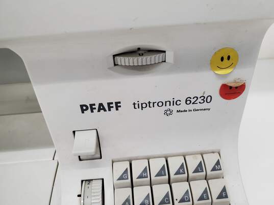 PFAFF Tiptronic 6230 Sewing Machine Missing Accessories Untested image number 2