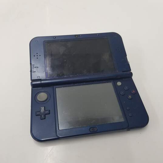 New Nintendo 3DS XL image number 1