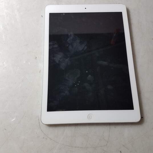 Apple iPad Air Wi-Fi Only Model A1474 image number 1