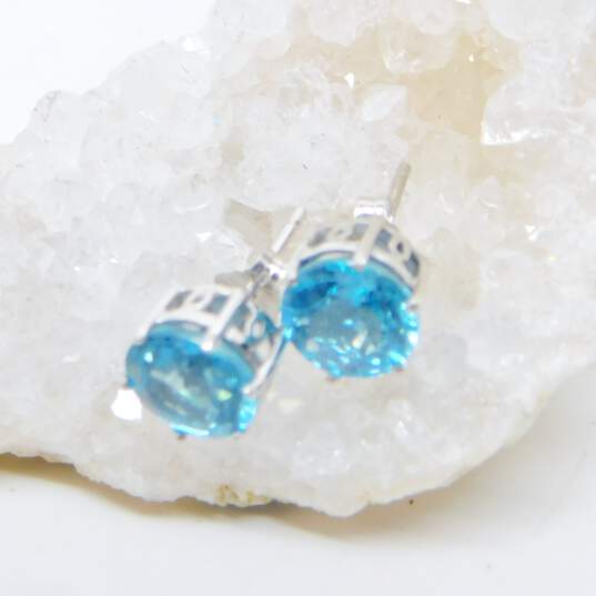 10K White Gold Round Blue CZ Stud Earrings 1.6g image number 2