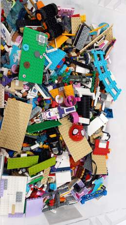 9lb Bulk of Assorted Lego Building Bricks and Pieces