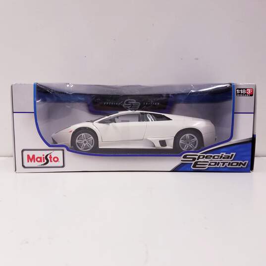 Maisto Special Edition 1:18 Scale Murcielago LP640 Lamborghini-White image number 3