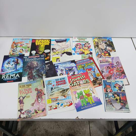 Bundle of 15 Assorted Comics image number 1