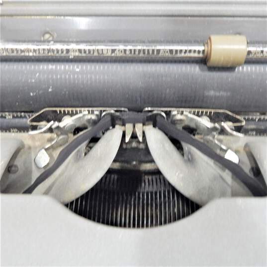 Vintage Royal KMG Desktop Typewriter image number 6