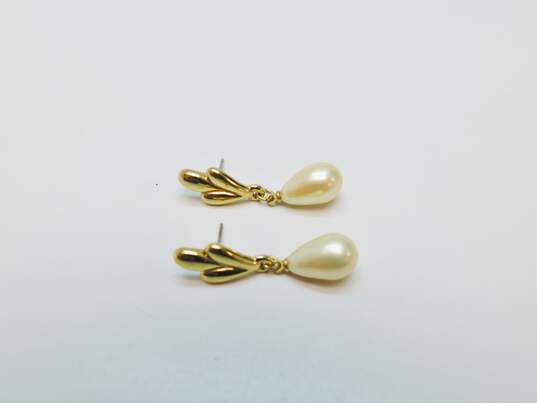 Vintage Crown Trifari Goldtone Faux Pearl Teardrop Drop Post Earrings 3.4g image number 3
