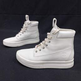 Timberland Women's Chukka Style White Boots Size 8 alternative image