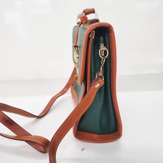 Vintage Dooney & Bourke Green Pebble Leather Brown Trim Crossbody Bag image number 3
