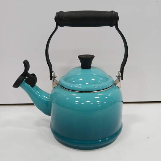 Le Creuset Classic Whistling Tea Kettle image number 1