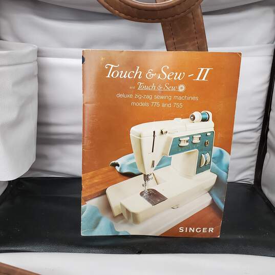 Singer Touch & Sew II Deluxe Zig Zag Sewing Machine Model 775 image number 7