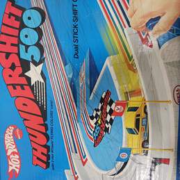 Mattel Hotwheels Thundershift 500Mattel Hotwheels Thundershift 500 Race Track Set