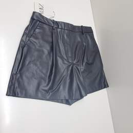 Wm Zara Mini Leather Shorts Sz L alternative image
