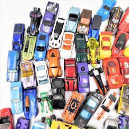 Lot of 75 Assorted Die Cast Toy Cars Matchbox Hot Wheels Maisto + alternative image