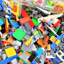 6.2 lbs. Of Mix LEGOS Bricks And Pieces