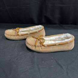 Minnetonka Women's Tan Faux Fur Lined Moccasin Shoes Size 6M alternative image