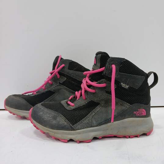Women's Black & Pink Boots Size 4.5 image number 2