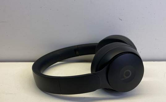 Beats by Dre Solo Pro with Case image number 6