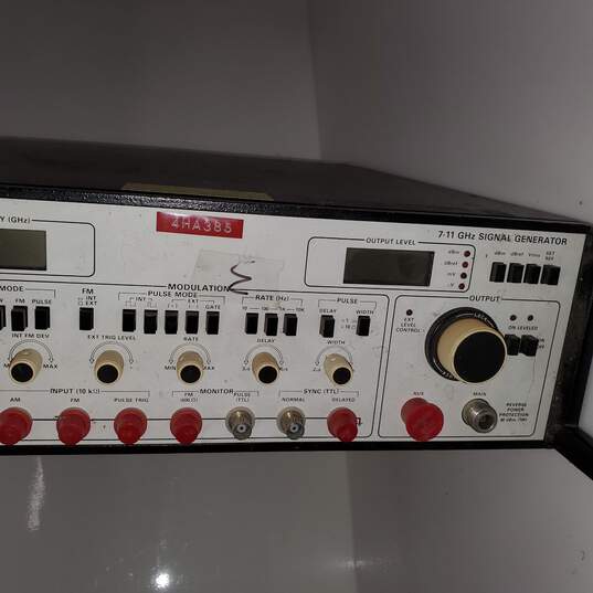 Untested Wavetek 907 7-11GHz Signal Generator image number 3