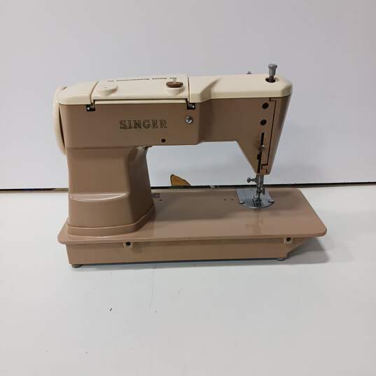 Vintage SINGER Model 401a Zig-Zag Sewing Machine image number 4