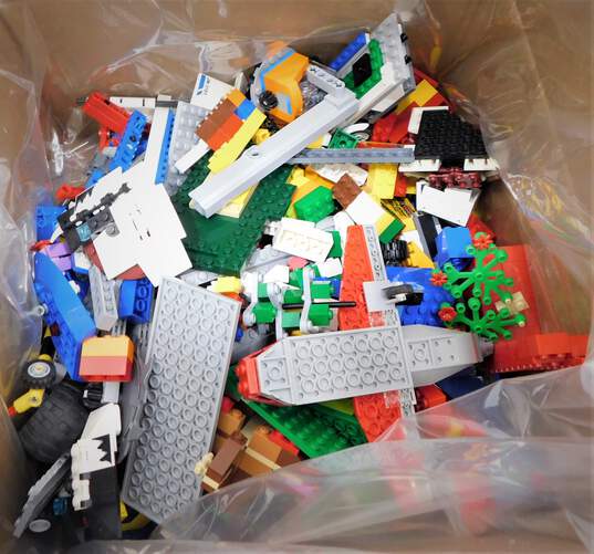 5.2 LEGO Vintage Pieces Bulk Box image number 2