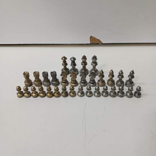 Classic Chessmen Complete 32pc Set of Chess Game Pieces image number 1