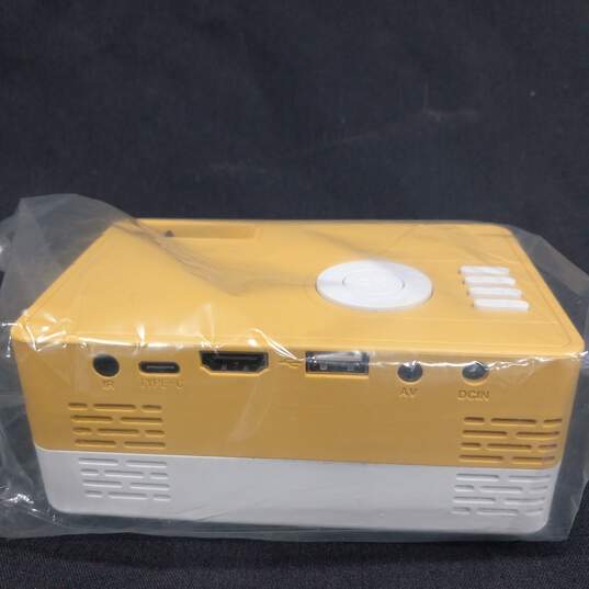 Portable Led Mini Projector Model J15 Pro IOB image number 5