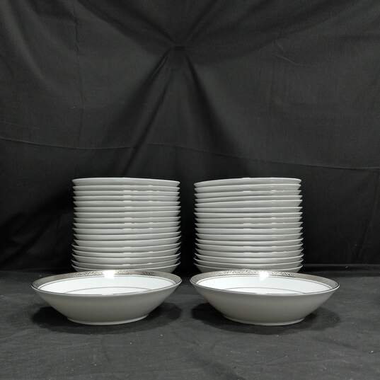 Noritake Contemporary Majestic Platinum Boxed Dishes image number 3