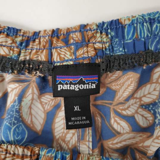 Patagonia's MN's Blue Floral Print Baggie Shorts Size XL image number 3