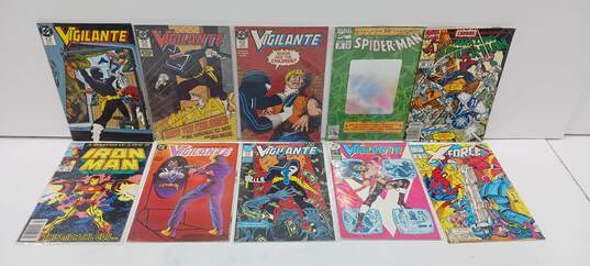 Assorted Bundle Of 10 Comics image number 1
