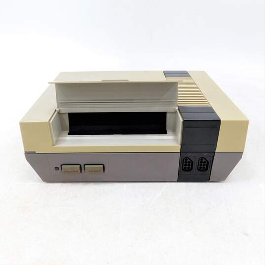Nintendo Entertainment System Console only image number 2