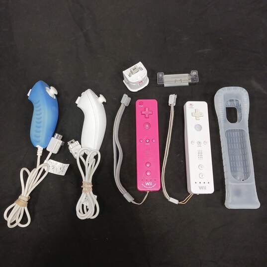 Nintendo Wii Console With Accessories image number 2