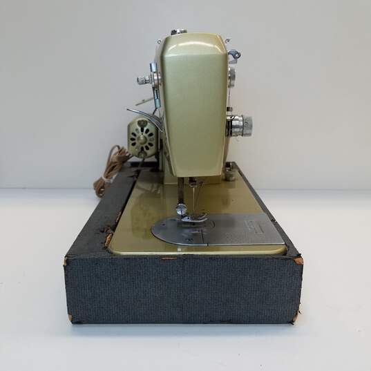 Montgomery Ward Signature Sewing Machine image number 3