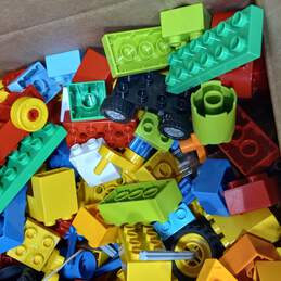 6lbs Bundle of Assorted Building Block Toys alternative image