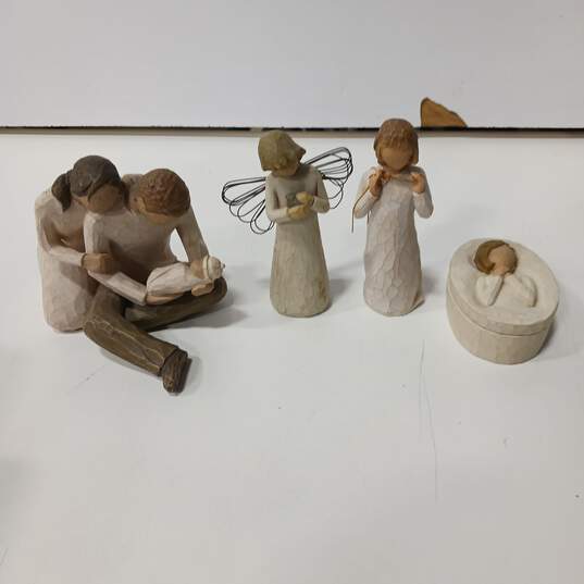 Bundle of 4 Assorted Willow Tree Figures image number 1